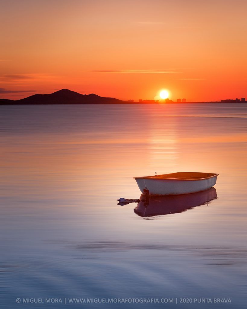 Aparentemente sola en Punta Brava, Mar Menor